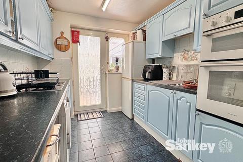 4 bedroom semi-detached bungalow for sale, Dunelm Close, Sutton-In-Ashfield, NG17