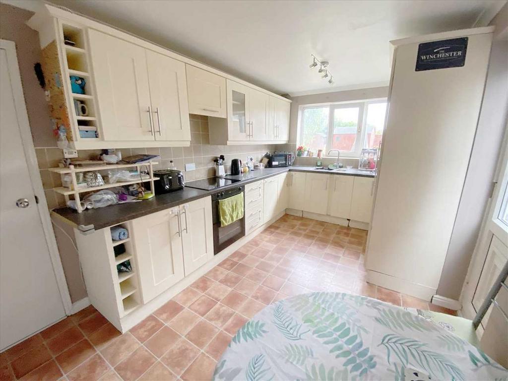 Dining Kitchen: