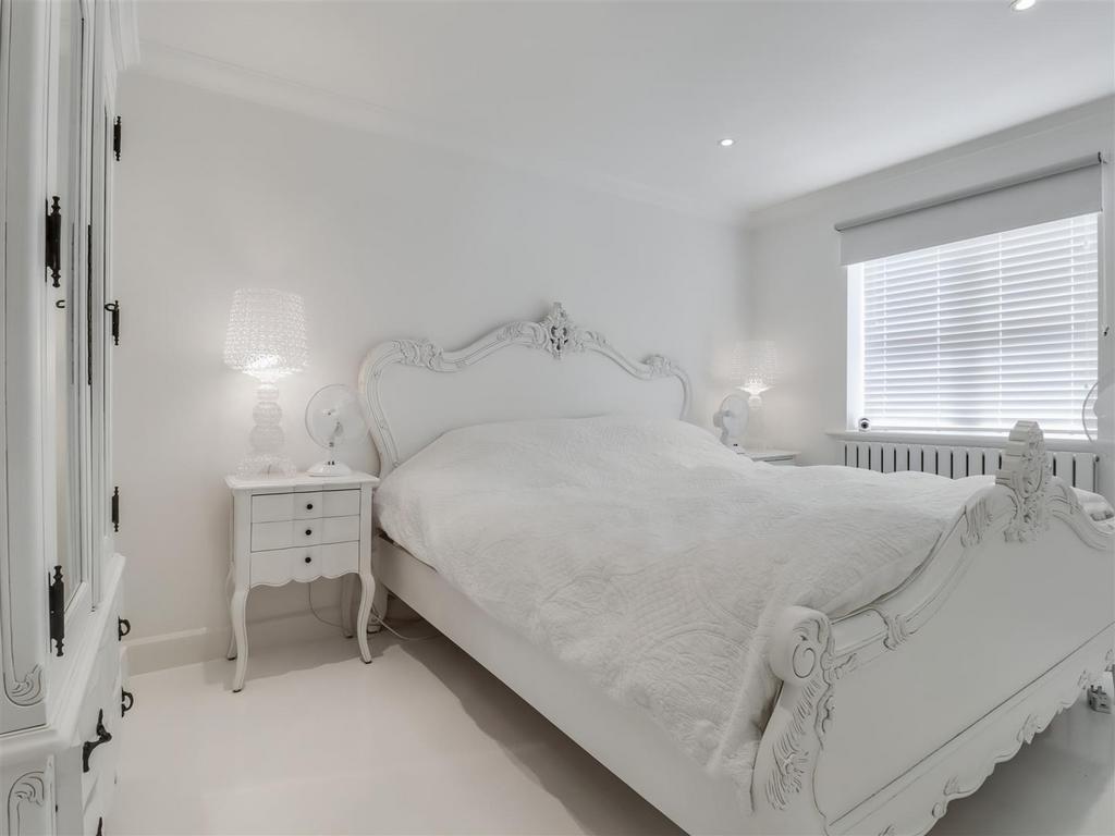 Principal bedroom