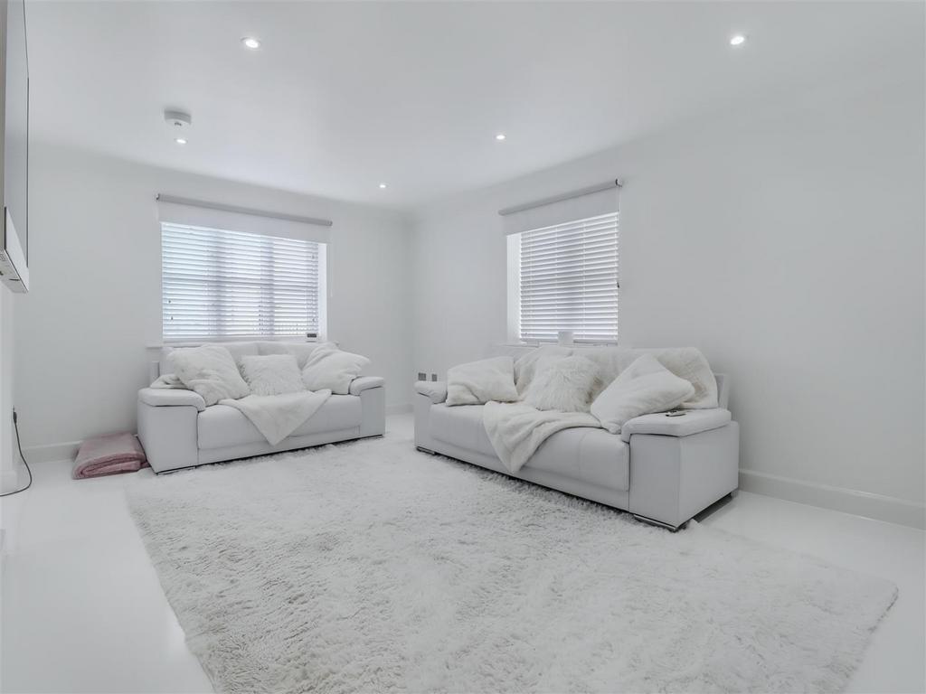 Sitting/dining room