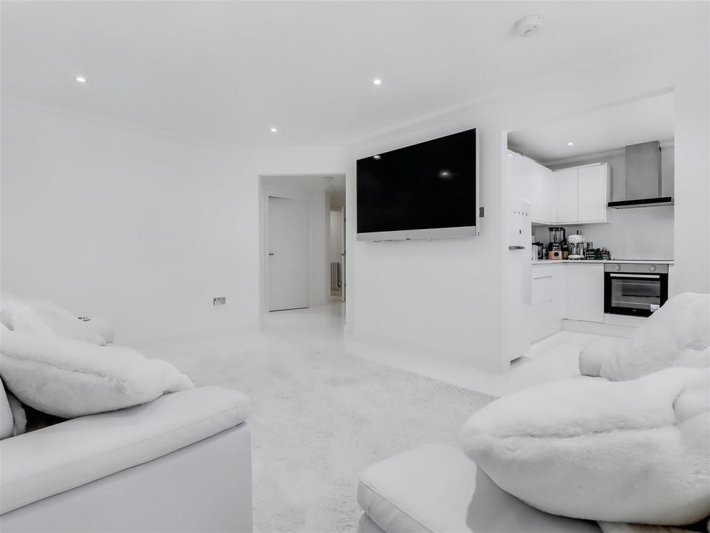 Sitting/dining room