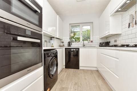 15 Lower Dunnymans, Banstead, SM7 2BX