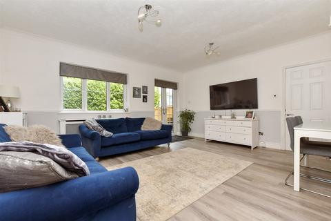 15 Lower Dunnymans, Banstead, SM7 2BX