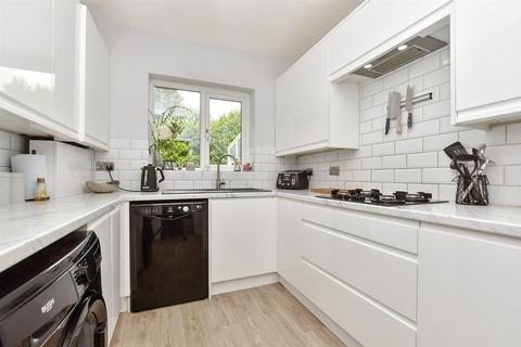 15 Lower Dunnymans, Banstead, SM7 2BX