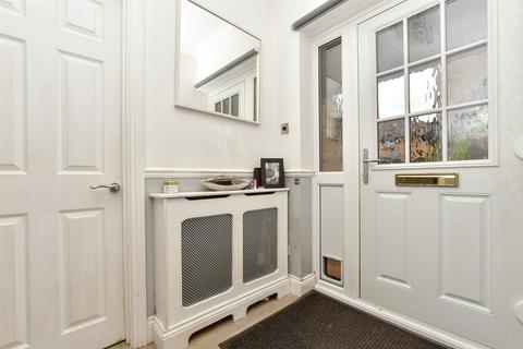 15 Lower Dunnymans, Banstead, SM7 2BX