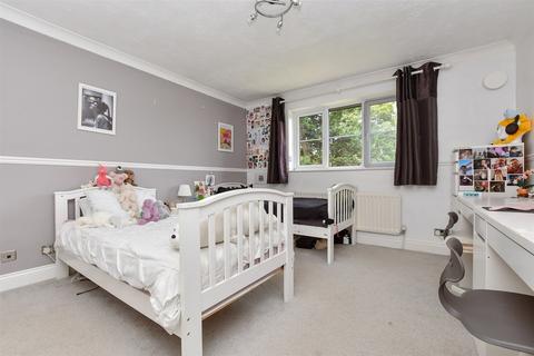 15 Lower Dunnymans, Banstead, SM7 2BX