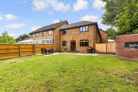 15 Lower Dunnymans, Banstead, SM7 2BX