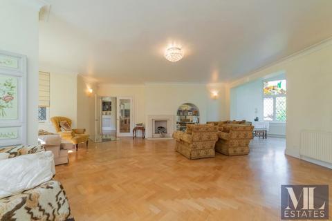 5 bedroom detached house for sale, Canons Drive, Edgware, Middlesex, HA8 7QT
