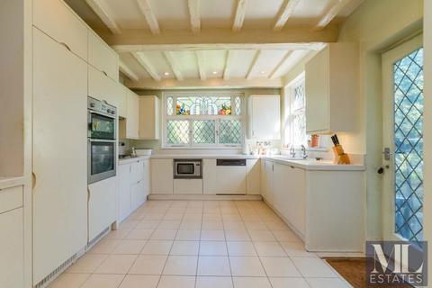 5 bedroom detached house for sale, Canons Drive, Edgware, Middlesex, HA8 7QT