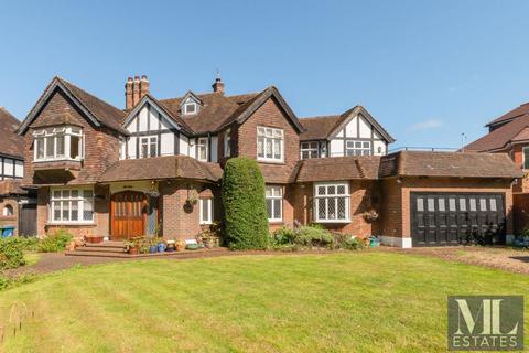 Canons Drive, Edgware, Middlesex, HA8 7QT