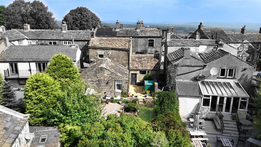 B&amp;W1371 Stainland Road-4.jpg