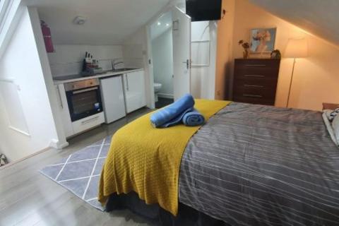 1 bedroom flat to rent, Portnall Road