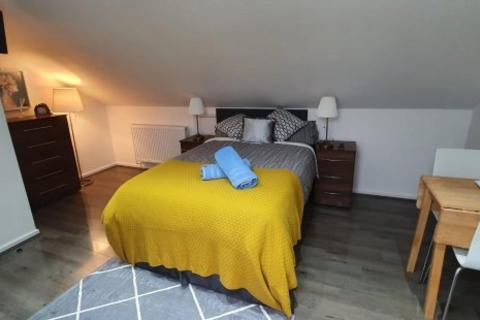 1 bedroom flat to rent, Portnall Road