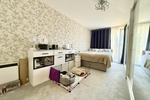 undefined, 6 Great Western Road, Gloucester GL1