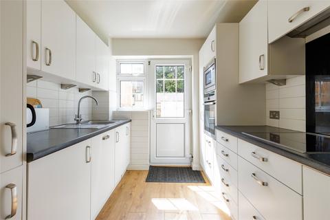 23 Lynwood, Guildford, GU2 7NY