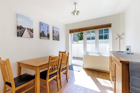 23 Lynwood, Guildford, GU2 7NY