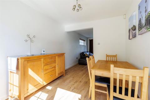 23 Lynwood, Guildford, GU2 7NY