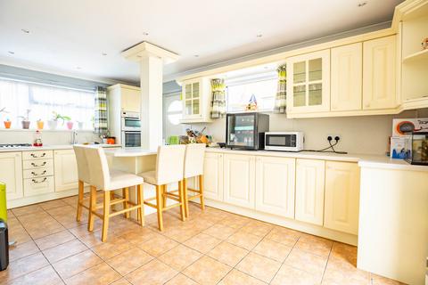 3 bedroom semi-detached house for sale, Barnfield Road, Hertfordshire AL4