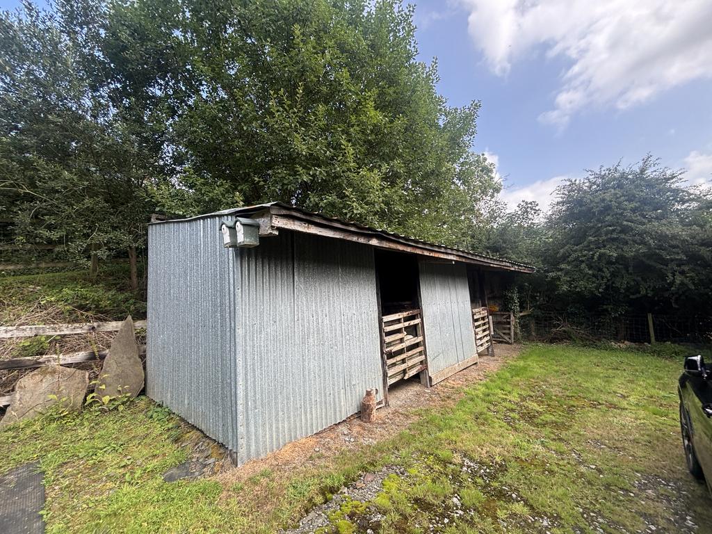 Outbuilding/stables