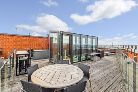 3 bedroom apartment for sale, Viaduct Gardens, London, SW11