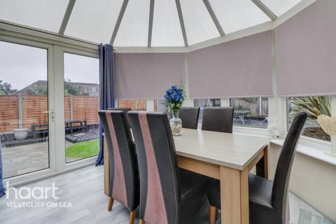 2 bedroom semi-detached bungalow for sale, Hampton Gardens, Southend-On-Sea
