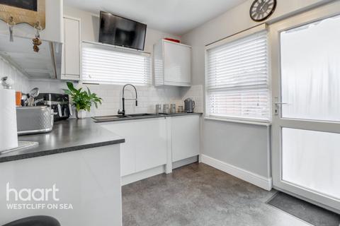 2 bedroom semi-detached bungalow for sale, Hampton Gardens, Southend-On-Sea