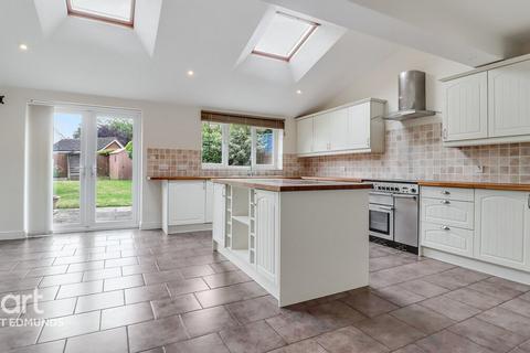 4 bedroom detached house for sale, Holliday Close, Bury St Edmunds