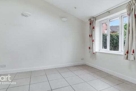 4 bedroom detached house for sale, Holliday Close, Bury St Edmunds