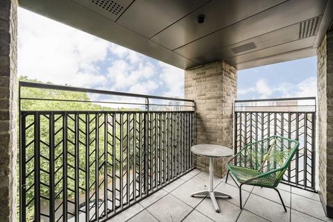 2 bedroom flat for sale, Aerodrome Road, London NW9