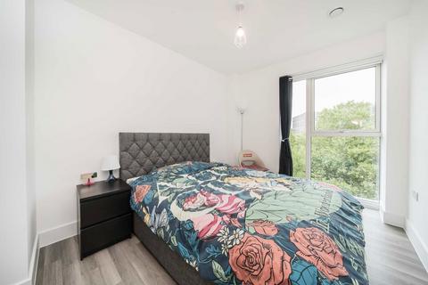 2 bedroom flat for sale, Aerodrome Road, London NW9