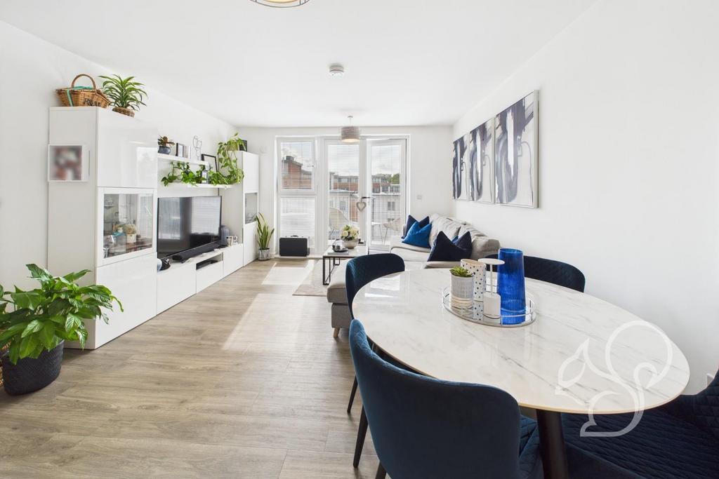 CAM05287 G0-PR0111-STILL003.jpg