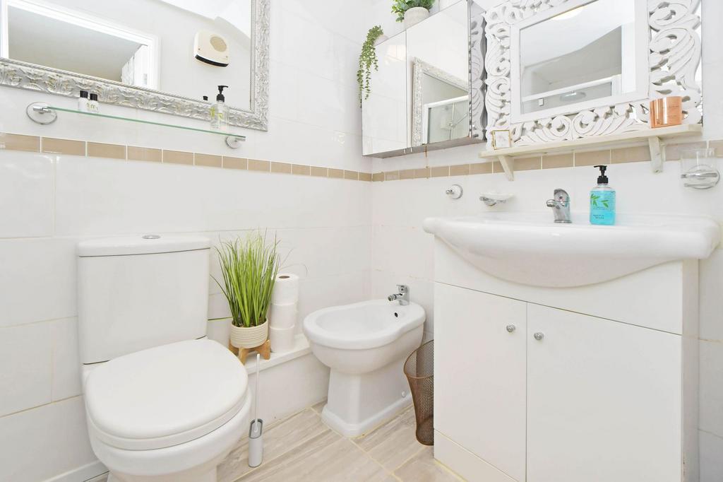 Bedroom one en-suite shower room