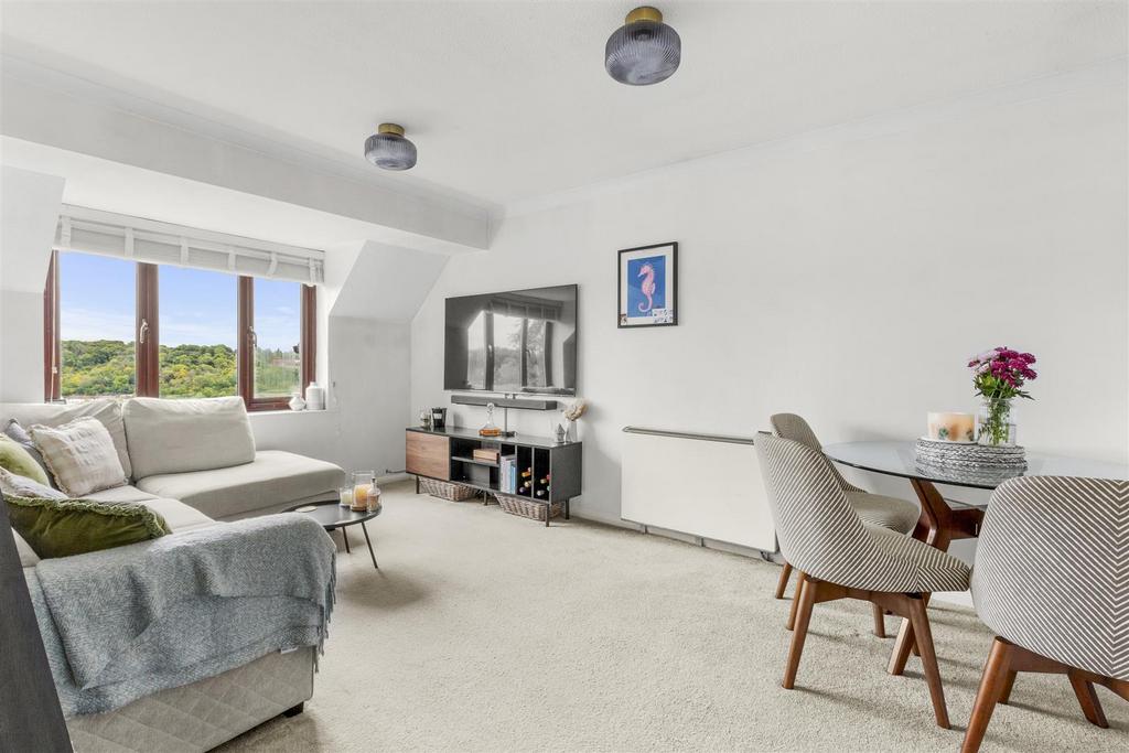 36 Windrush Court, HP13 7 UL-2.jpg
