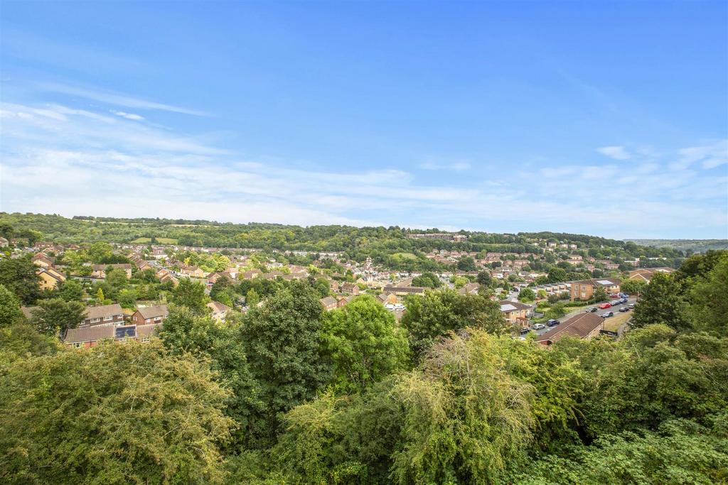 36 Windrush Court, HP13 7 UL-13.jpg