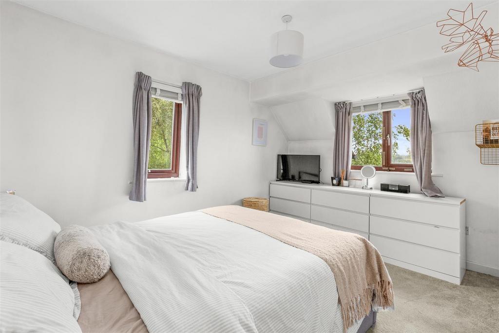 36 Windrush Court, HP13 7 UL-6.jpg