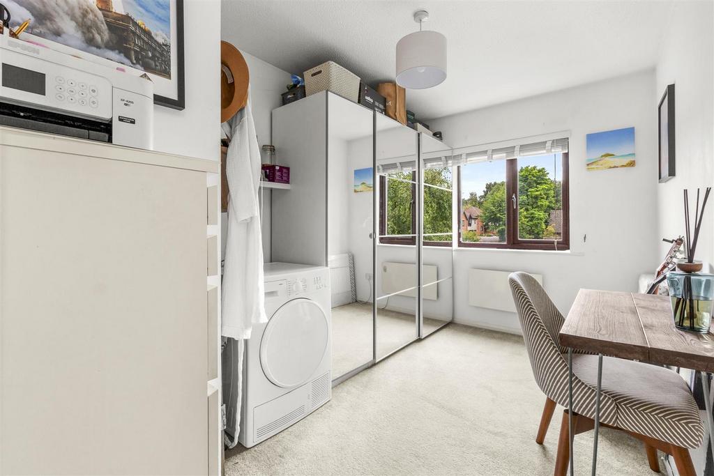 36 Windrush Court, HP13 7 UL-1.jpg