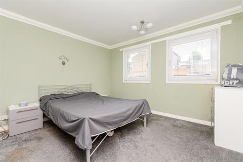 45 Ifield Way, Gravesend, DA12 5UA
