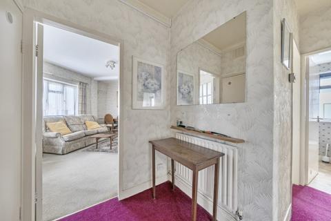 2 bedroom flat for sale, Victoria Court, Kingsbridge Avenue, Acton W3