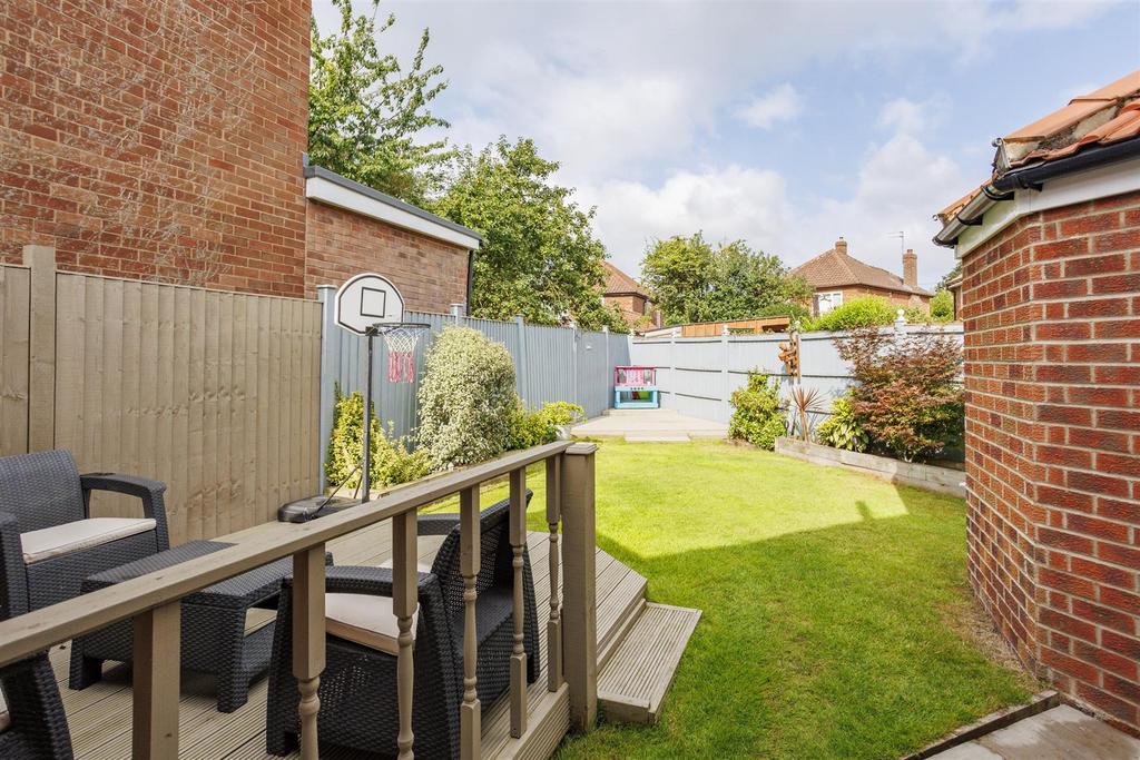 13 White House Gardens Externals 1.jpg