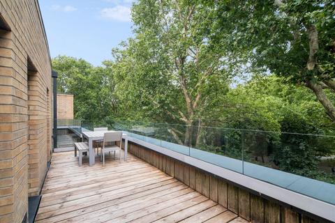 Southwark Park Road, London SE16