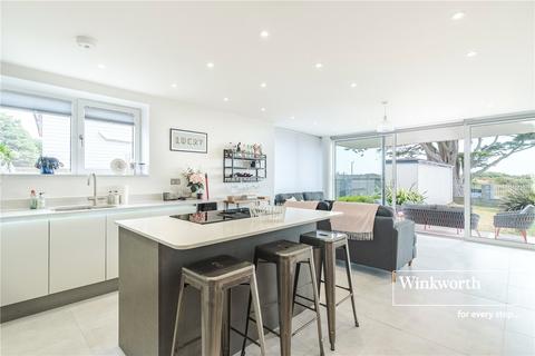 3 bedroom apartment for sale, Boscombe Overcliff Drive, Bournemouth, Dorset, BH5