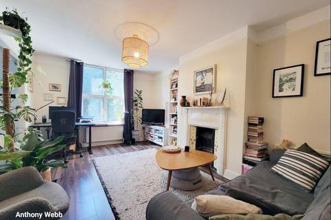 2 bedroom flat for sale, Lodge Drive, Palmers Green, N13