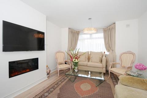 2 bedroom maisonette for sale, Ground floor 2 bedroom flat on The Fairway