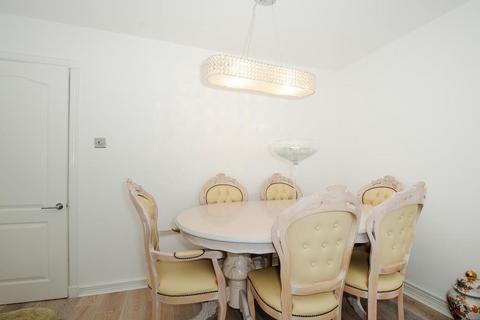 2 bedroom maisonette for sale, Ground floor 2 bedroom flat on The Fairway
