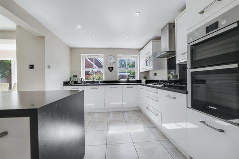 4 bedroom detached house for sale, Devenports Hill, Bushby, LE7