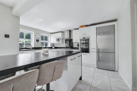 4 bedroom detached house for sale, Devenports Hill, Bushby, LE7