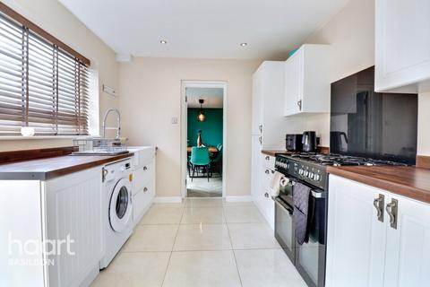 3 Bradbourne Way, Pitsea, Basildon, SS13 2DW