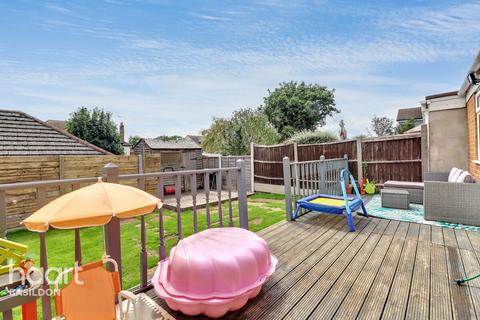 3 Bradbourne Way, Pitsea, Basildon, SS13 2DW