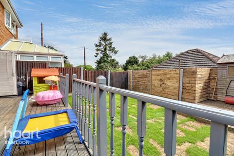 3 Bradbourne Way, Pitsea, Basildon, SS13 2DW
