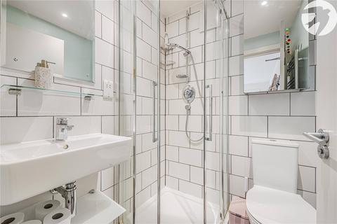 2 bedroom flat for sale, Lingfield Crescent, London, SE9